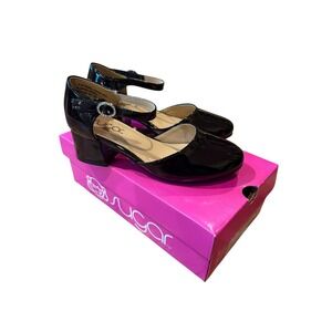 Barbie Careers Florist Doll & Playset with Flower Station, Molds, Dough…Brunette